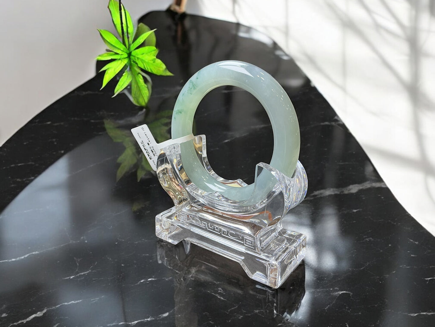 天然緬甸翡翠淡綠飄花圓條手鐲(圈口 54)