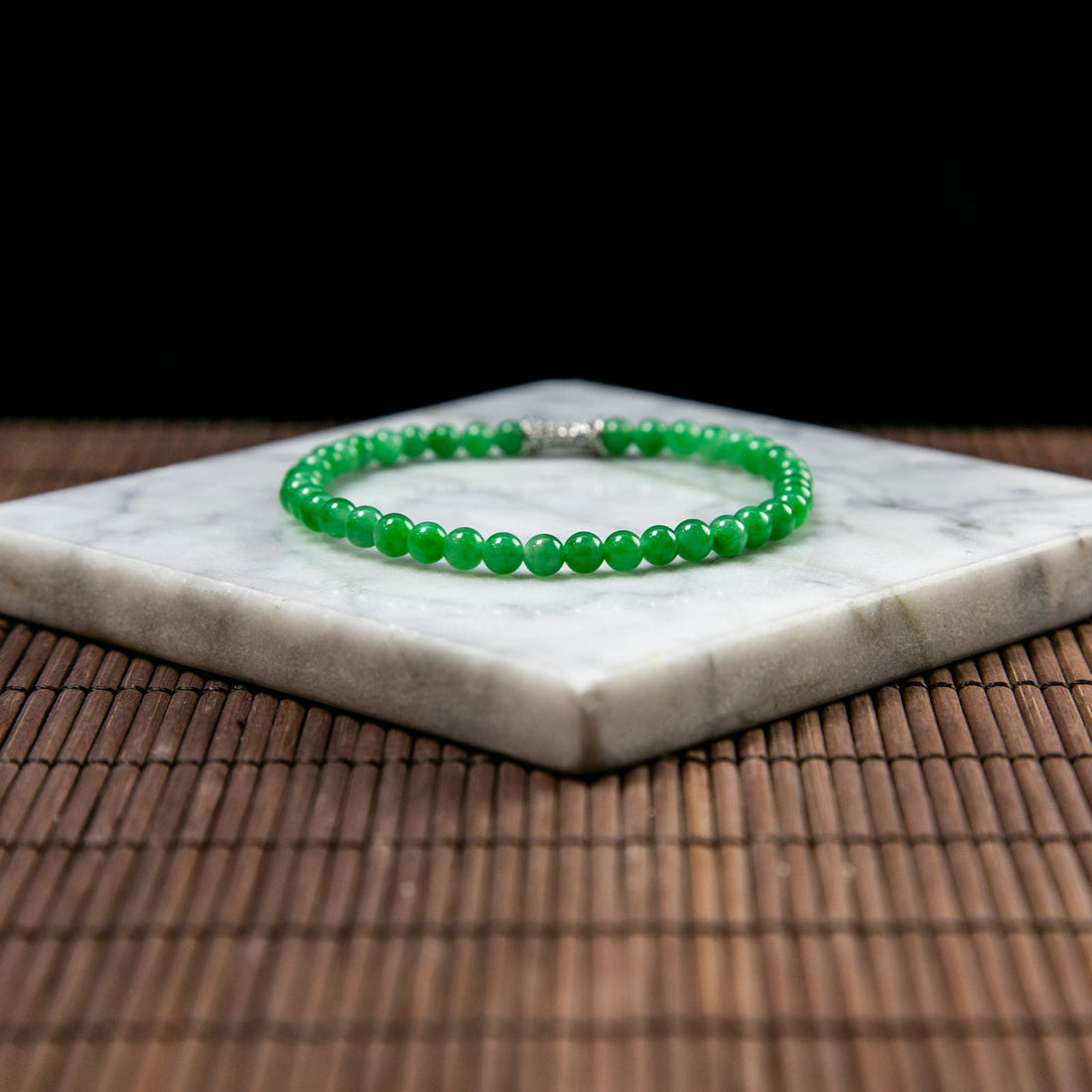 戴翡翠有什麼寓意？不同顏色的翡翠和形狀有什麼功效？