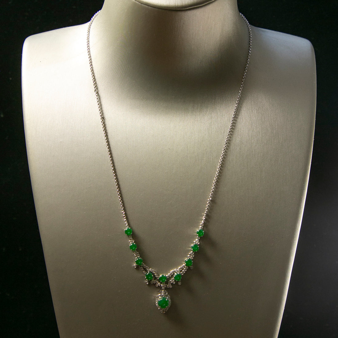18K白金鑲鑽天然緬甸翡翠滿綠頸鏈