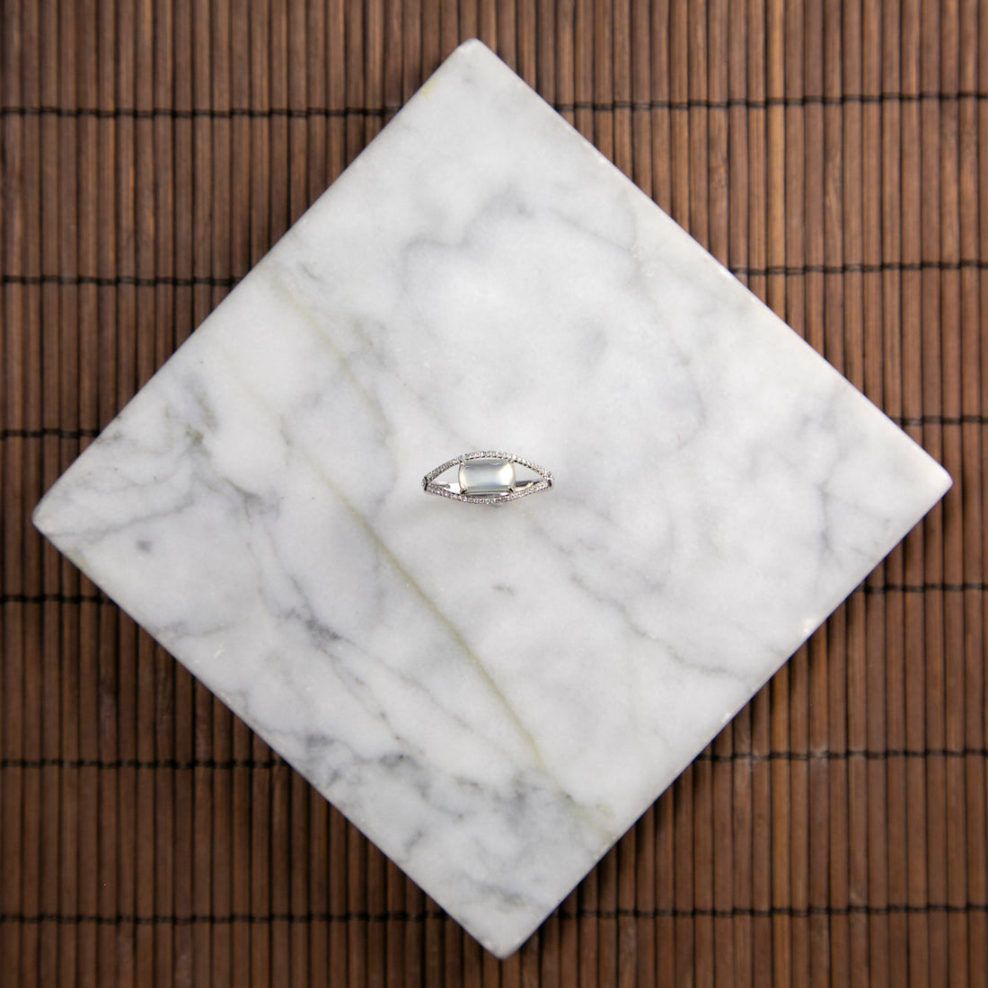 18K白金鑲鑽天然緬甸翡翠冰白方形戒指