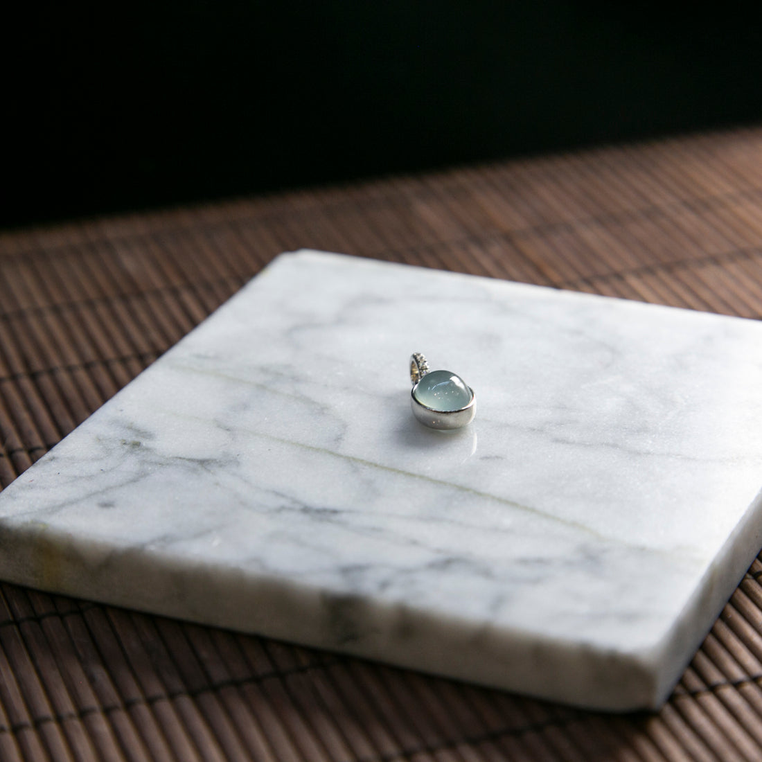 S925純銀鑲鑽天然緬甸翡翠玻璃種冰白蛋面吊墜