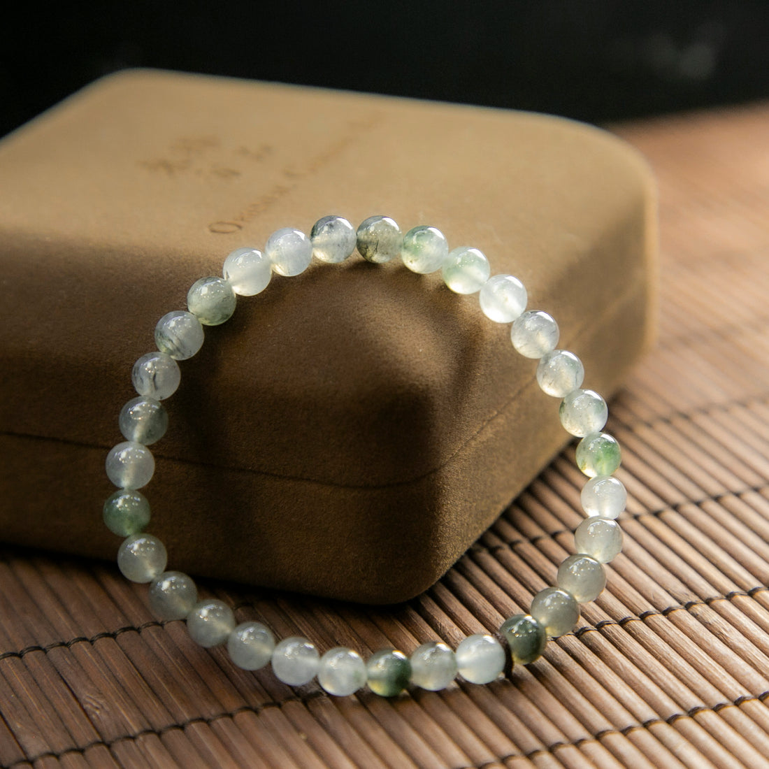 天然緬甸翡翠冰烏雞飄綠手珠串