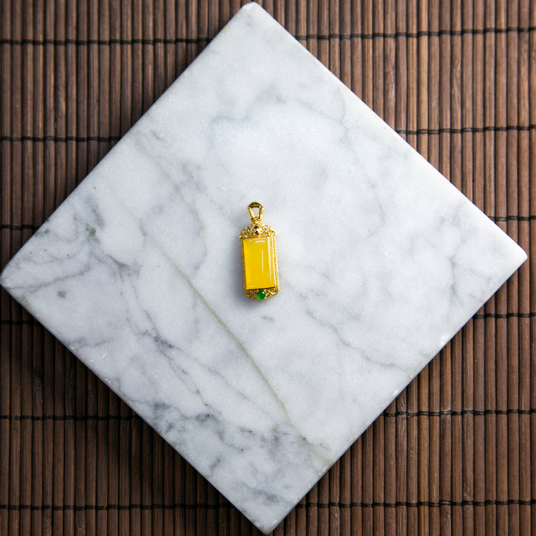 18K金鑲鑽天然緬甸翡翠黃翡方形吊墜