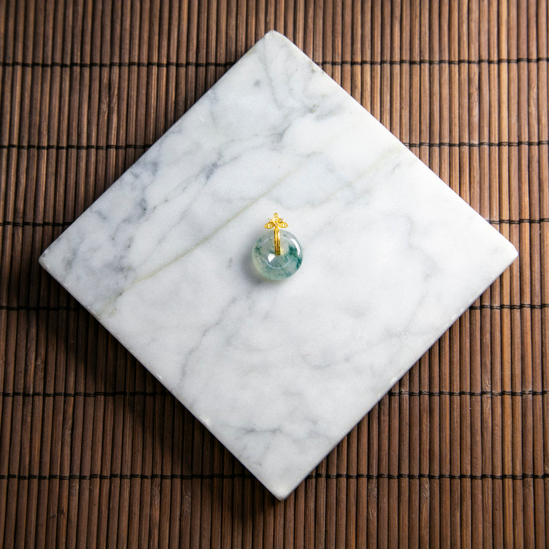 18K黃金鑲鑽天然緬甸翡翠飄藍花平安扣吊墜