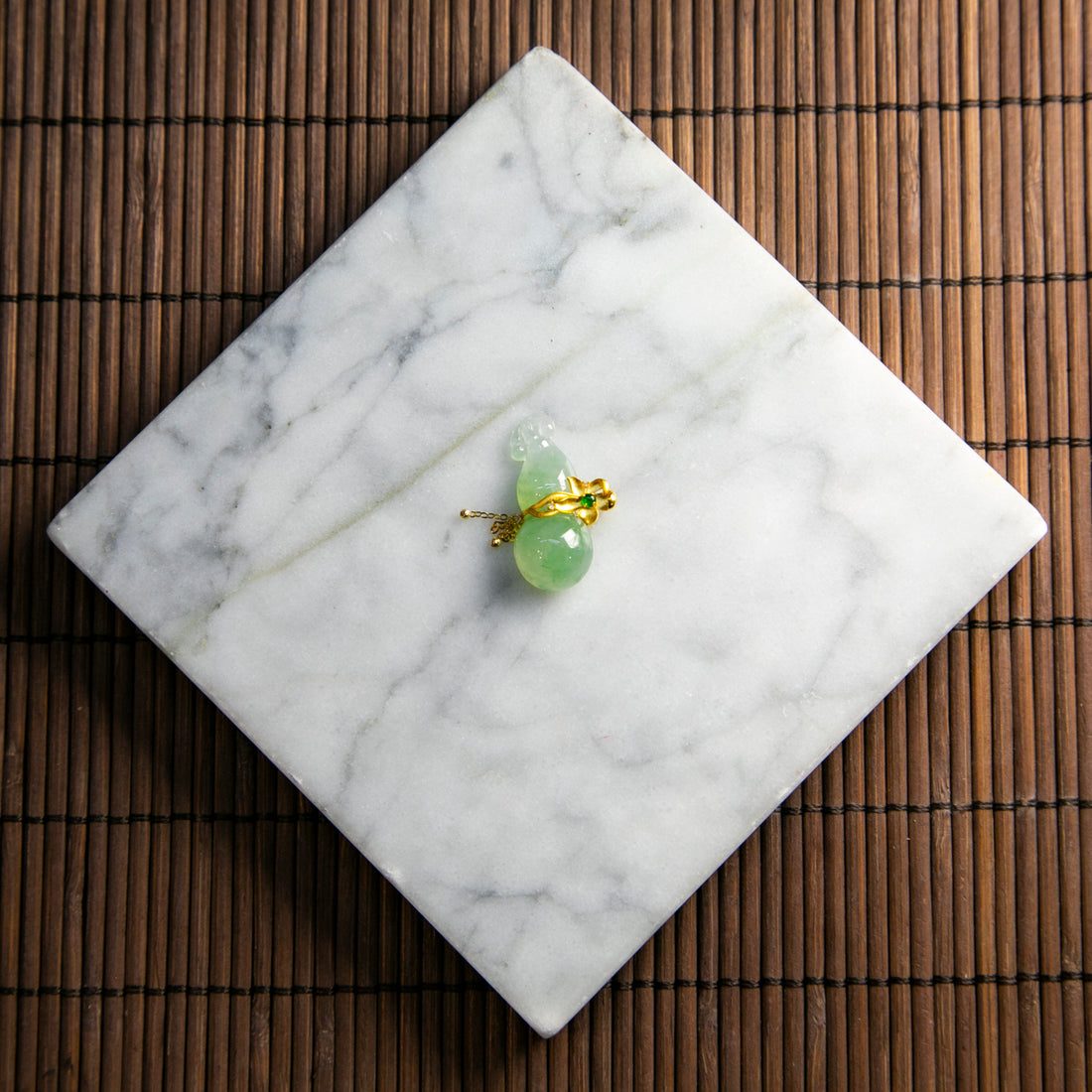 18K白金鑲鑽天然緬甸翡翠冰綠葫蘆吊墜