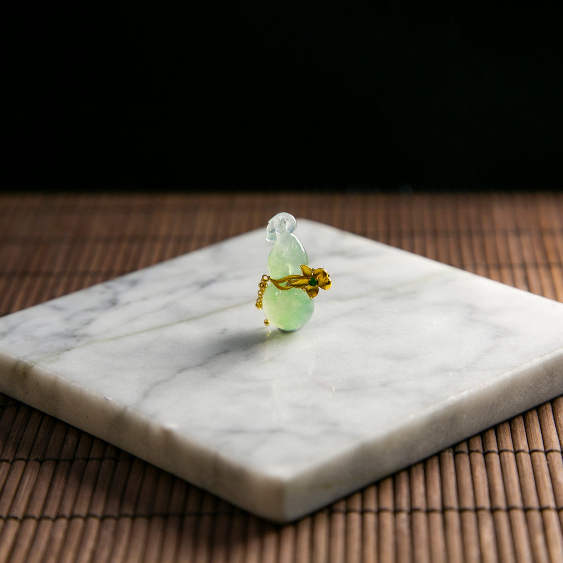 18K白金鑲鑽天然緬甸翡翠冰綠葫蘆吊墜