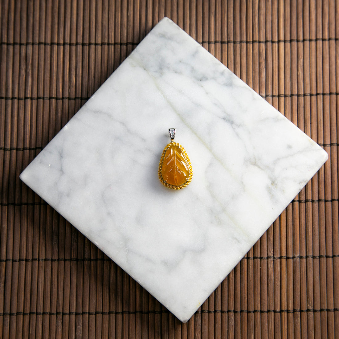 18K黃金天然緬甸翡翠冰種黃翡葉片吊墜