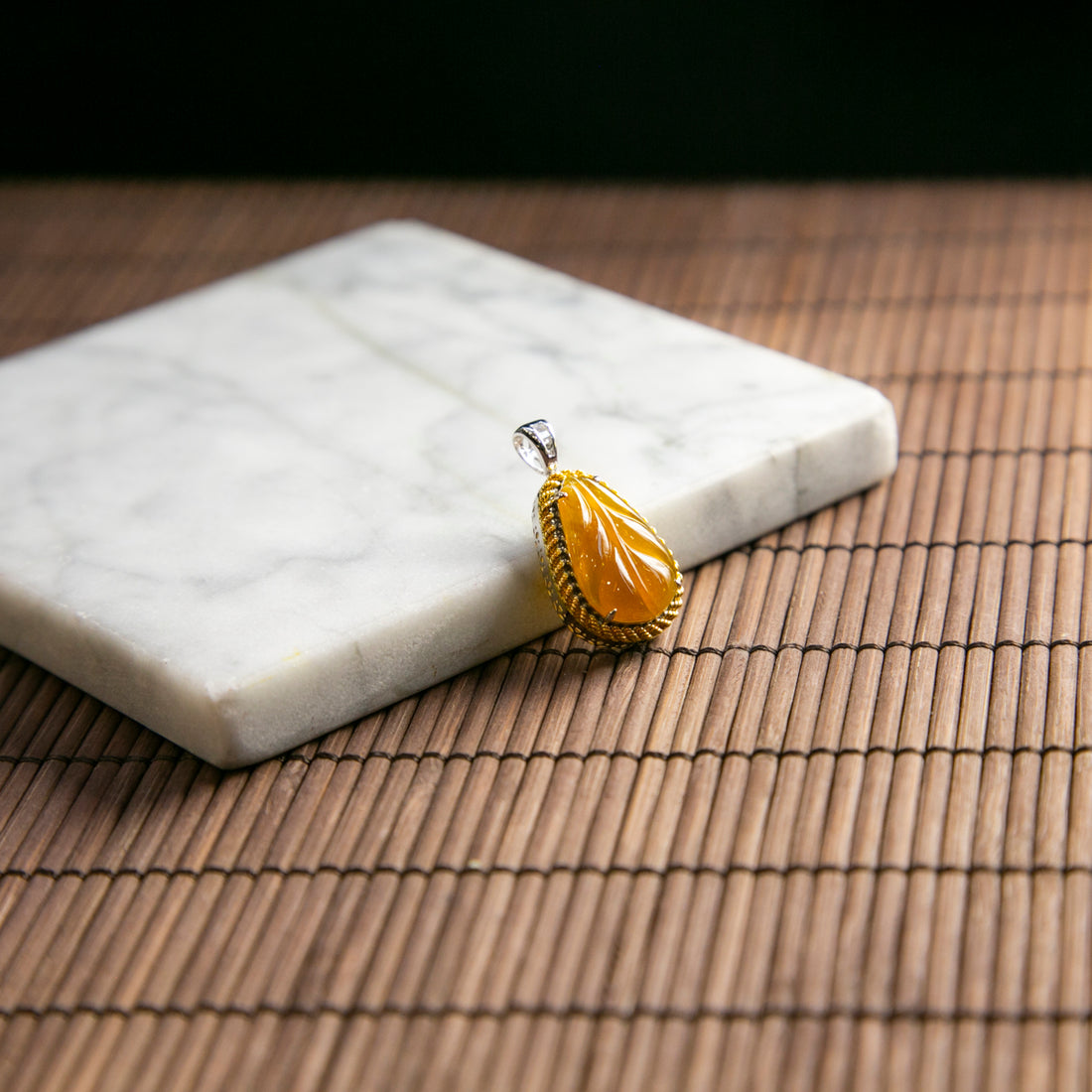 18K黃金天然緬甸翡翠冰種黃翡葉片吊墜