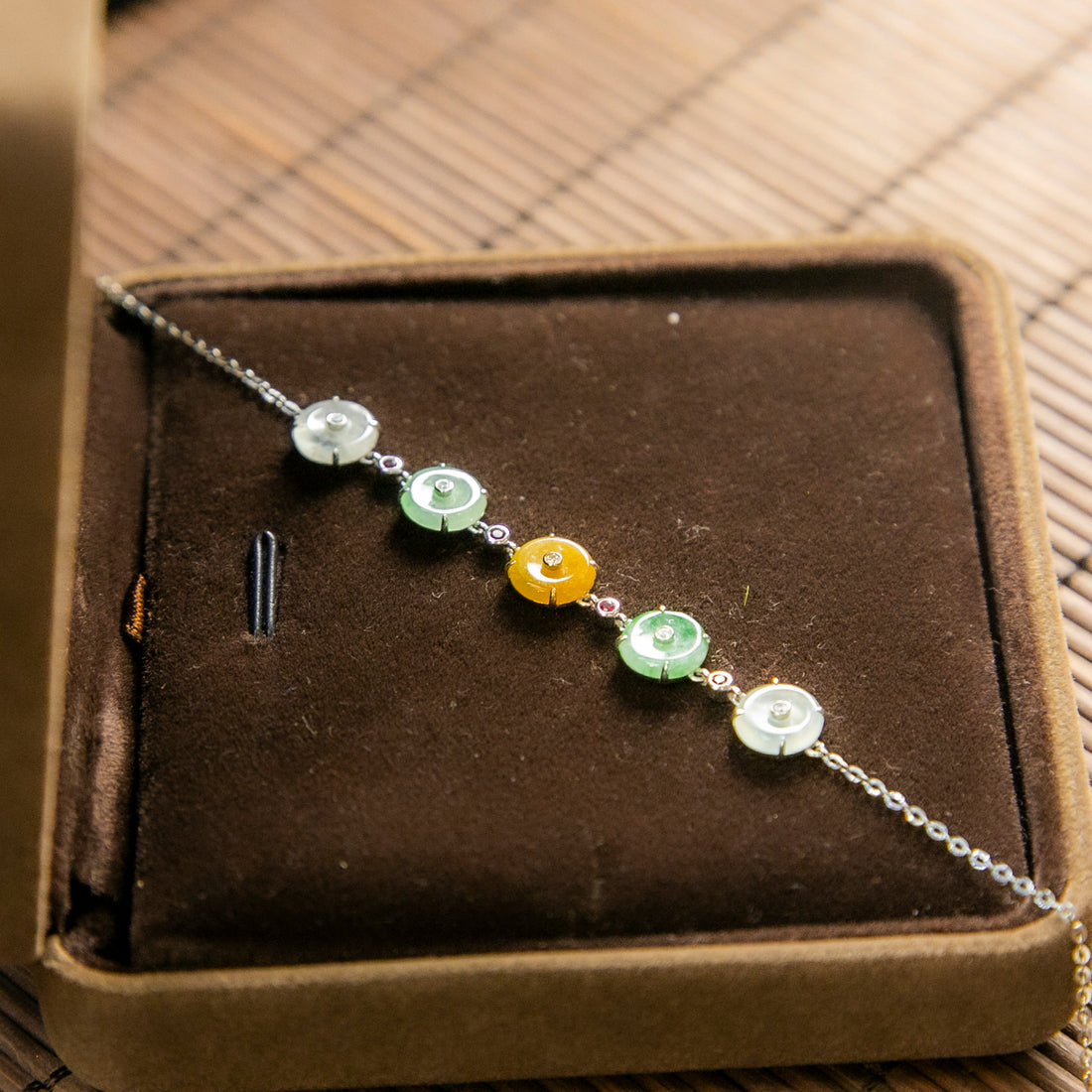 18K白金鑲鑽天然緬甸翡翠冰多寶平安扣手鍊