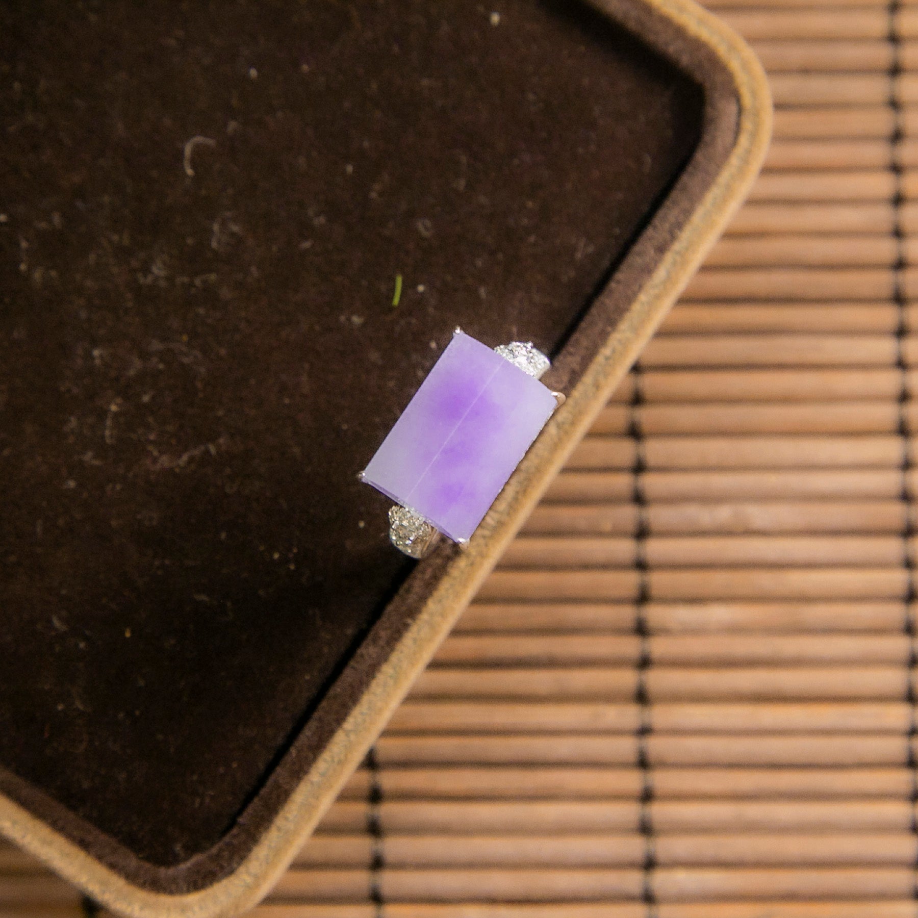 18K白金鑲鑽天然緬甸翡翠冰紫半柱戒指