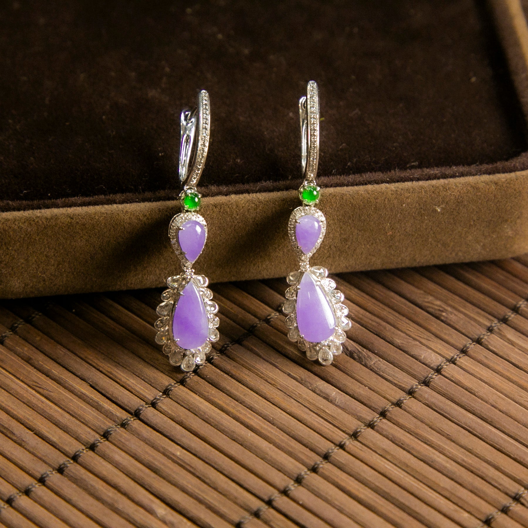 18K白金鑲鑽天然緬甸翡翠冰紫水滴款耳針