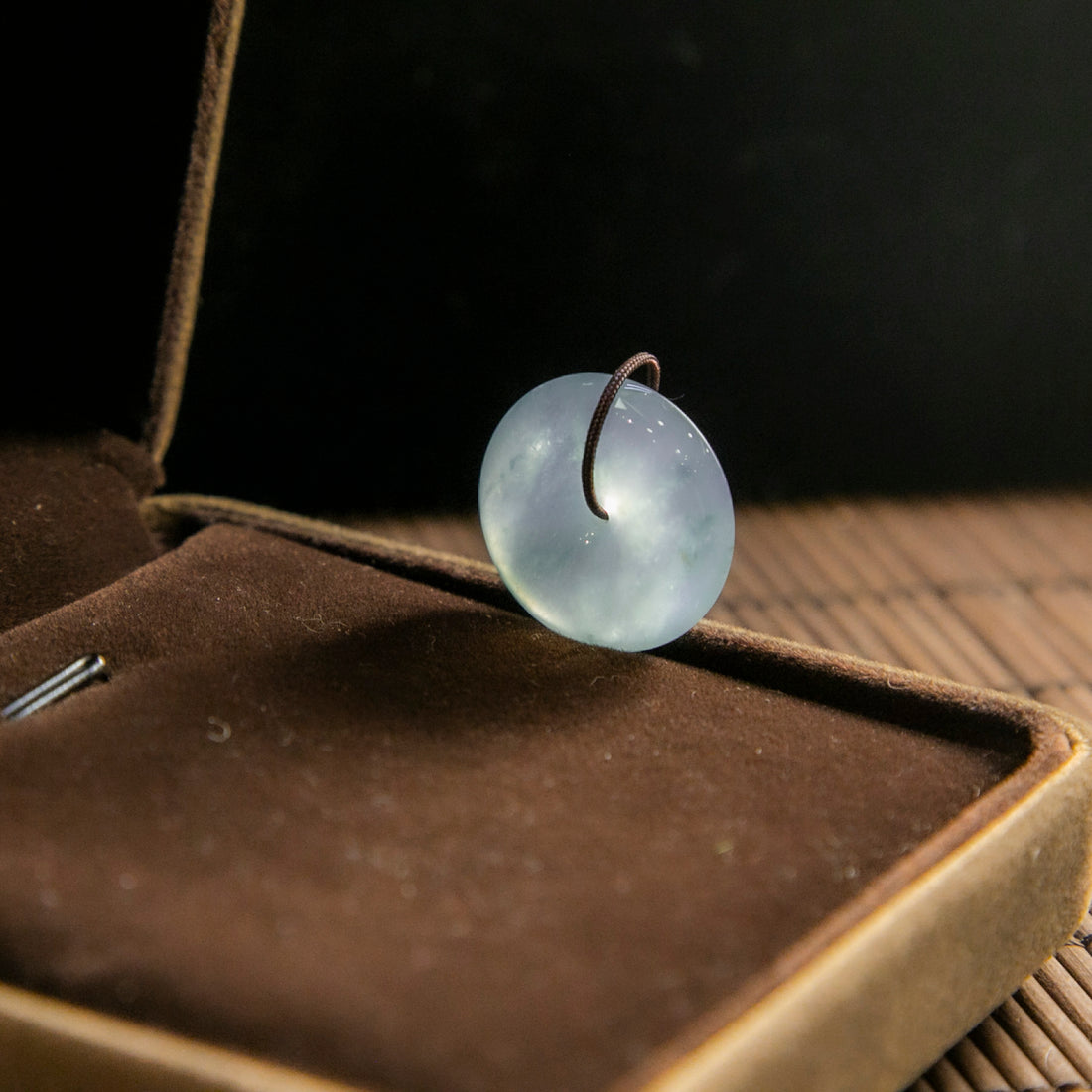 天然緬甸翡翠光感高冰藍底飄花平安扣