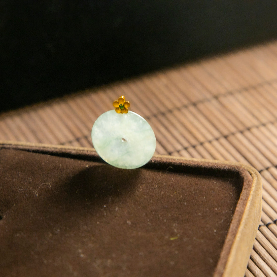 18K金天然緬甸翡翠冰淡綠飄花平安扣吊墜