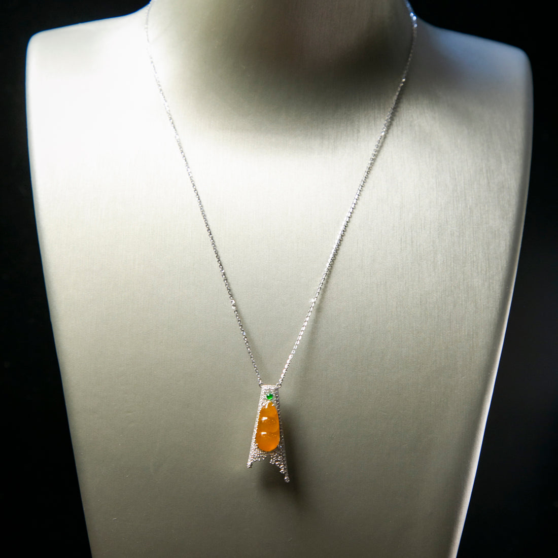 18K白金鑲鑽天然緬甸翡翠黃翡葫蘆頸鏈