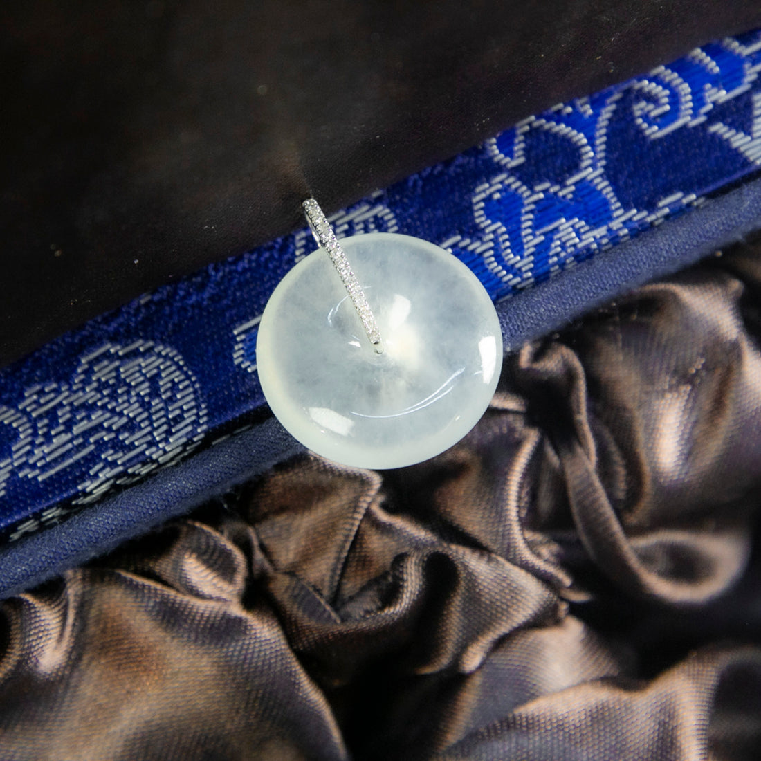 18K白金鑲鑽天然緬甸翡翠冰淡綠平安扣吊墜