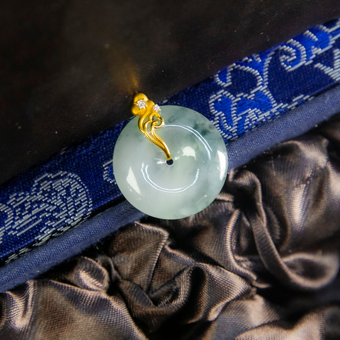 18K金鑲鑽天然緬甸翡翠冰白飄花平安扣吊墜