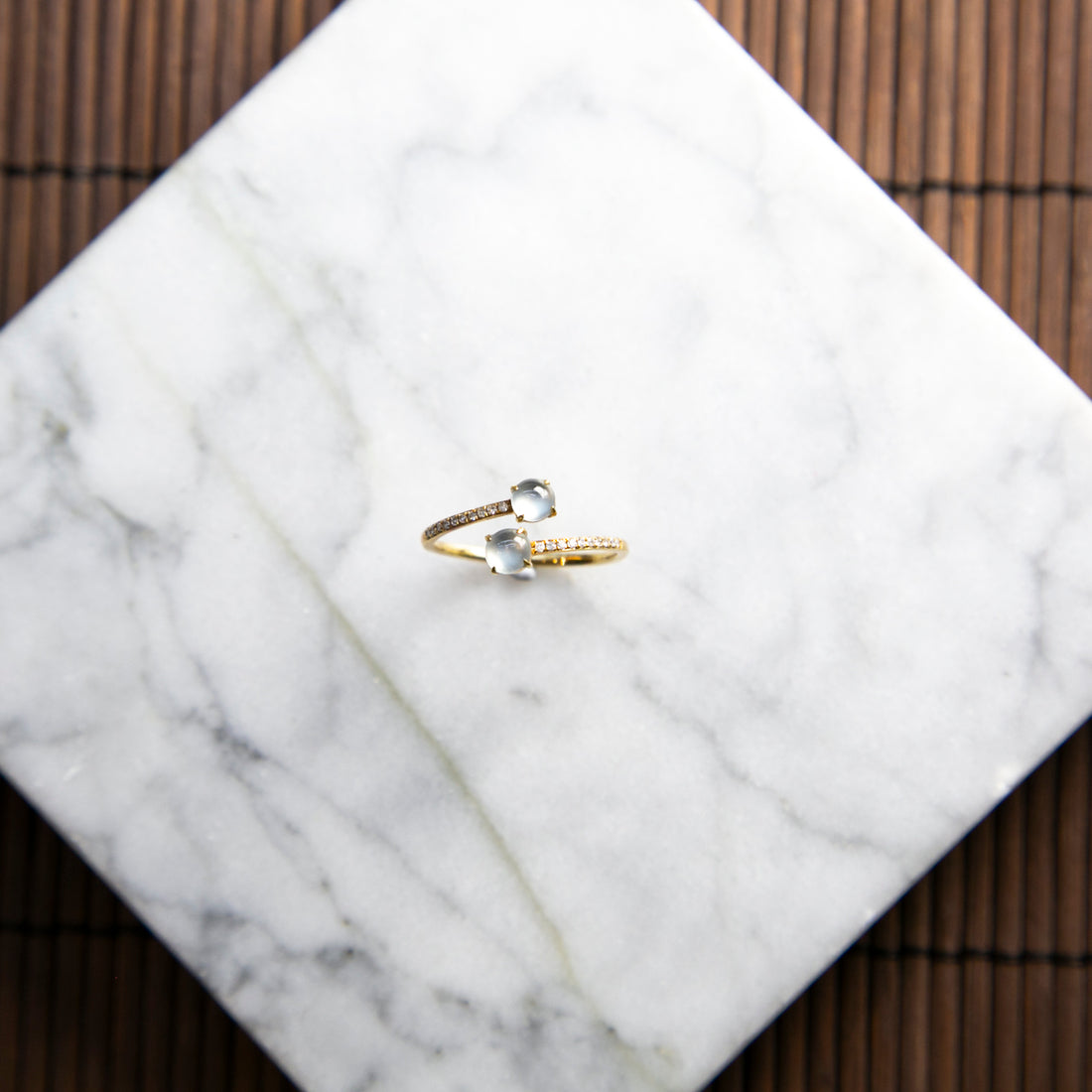 18K白金鑲鑽玻璃種冰白蛋面戒指