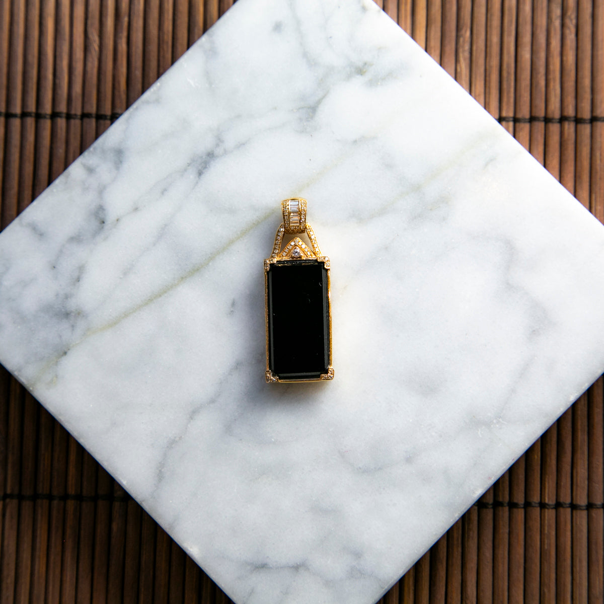 18K金鑲鑽天然緬甸翡翠墨翠方形吊墜