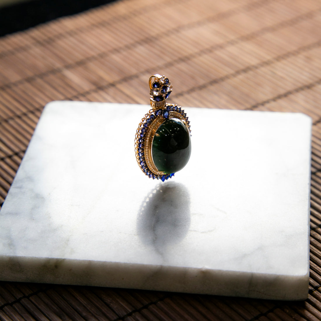 18K金鑲鑽天然緬甸翡翠墨翠蛋面吊墜