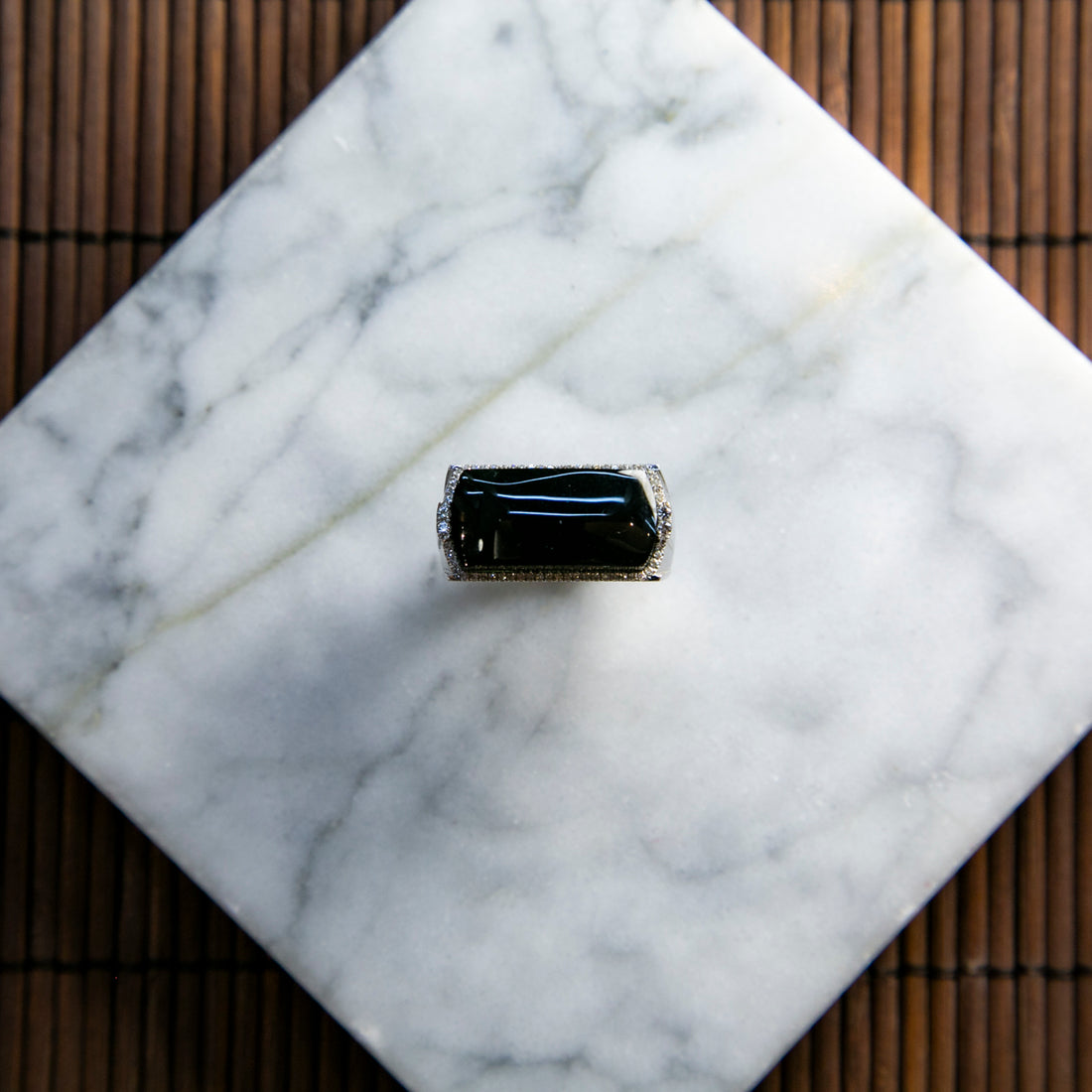 18K白金鑲鑽天然緬甸翡翠墨翠長形戒指