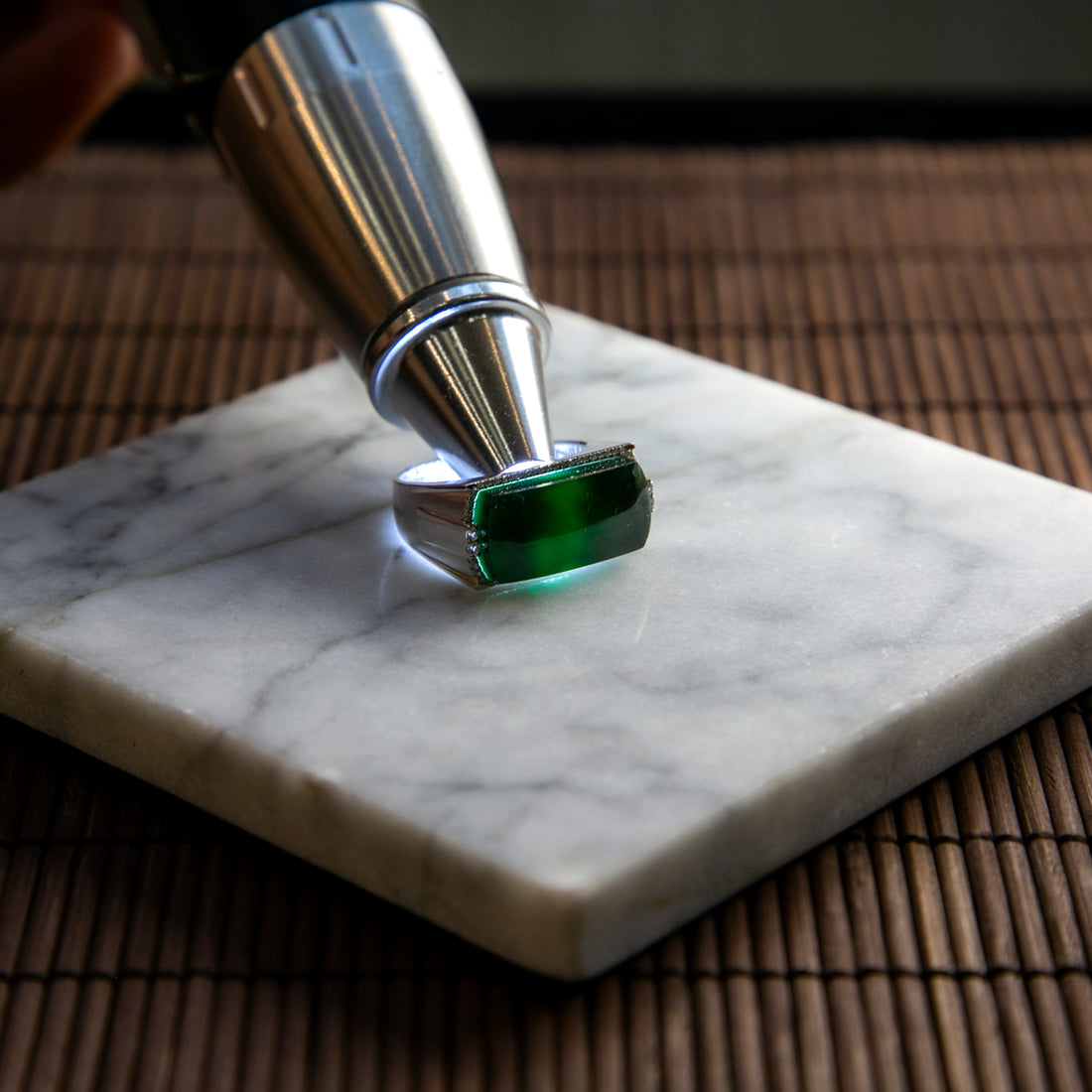 18K白金鑲鑽天然緬甸翡翠墨翠長形戒指