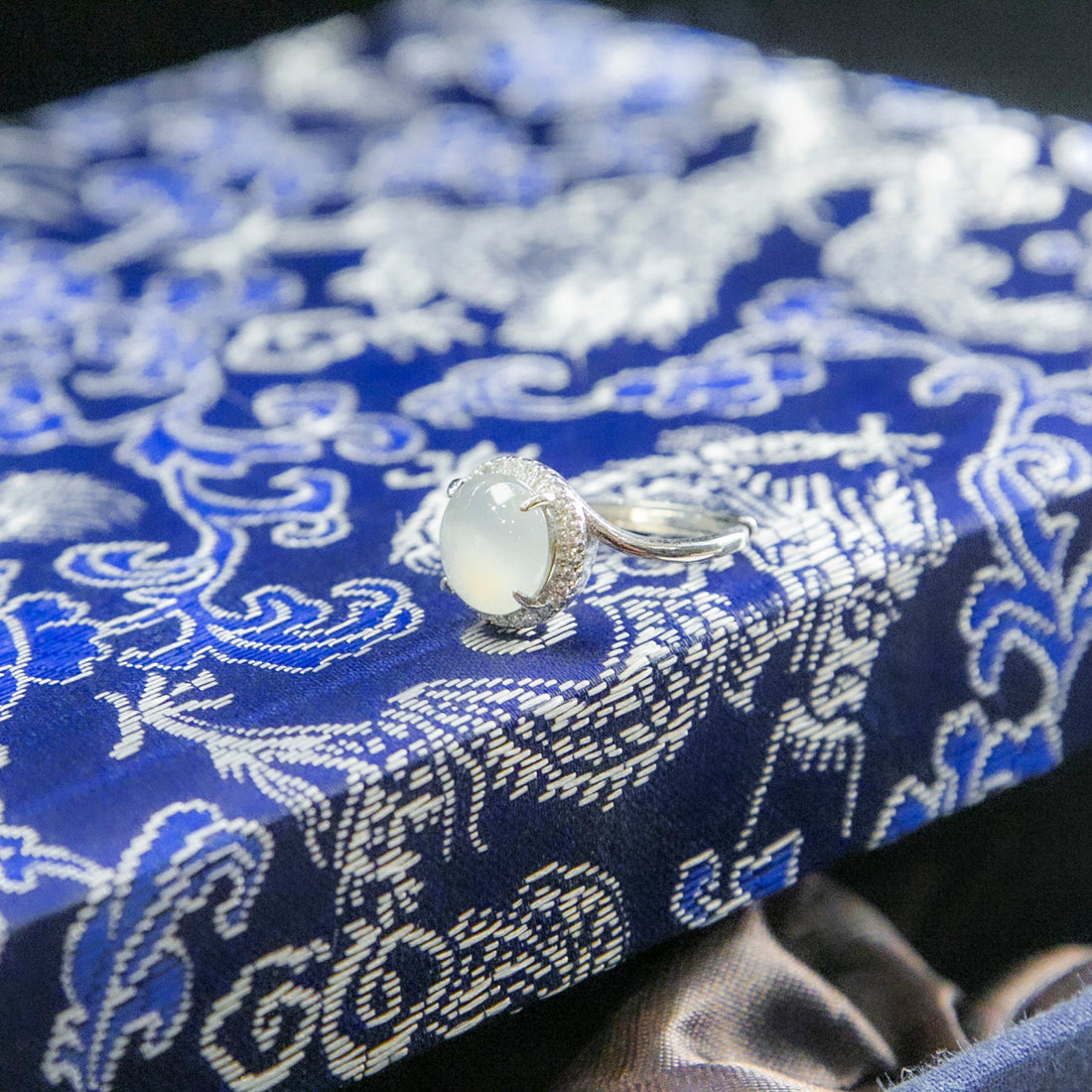 S925鑲鋯石天然緬甸翡翠冰白蛋面活動戒指