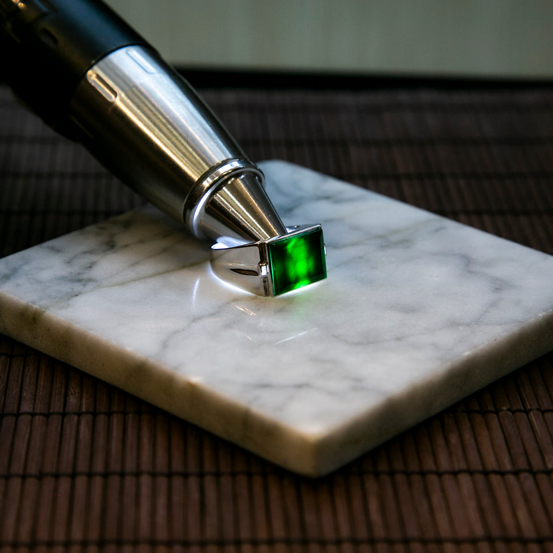 18K白金天然緬甸翡翠墨翠長方形戒指