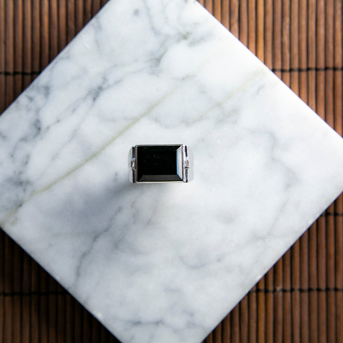 18K白金天然緬甸翡翠墨翠長方形戒指