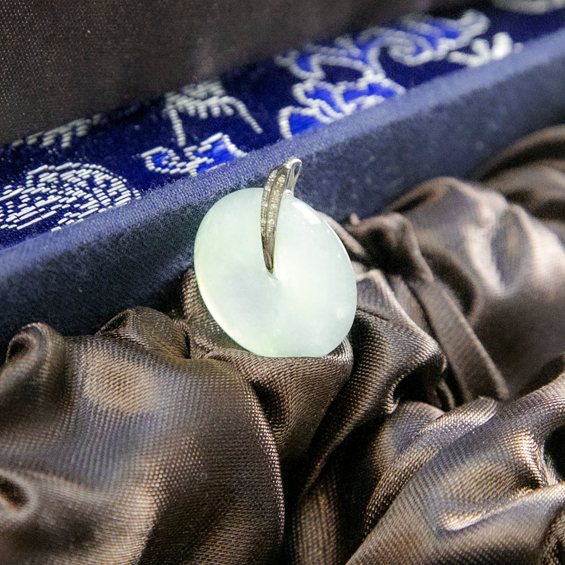 18K白金鑲鑽天然緬甸翡翠冰綠平安扣吊墜