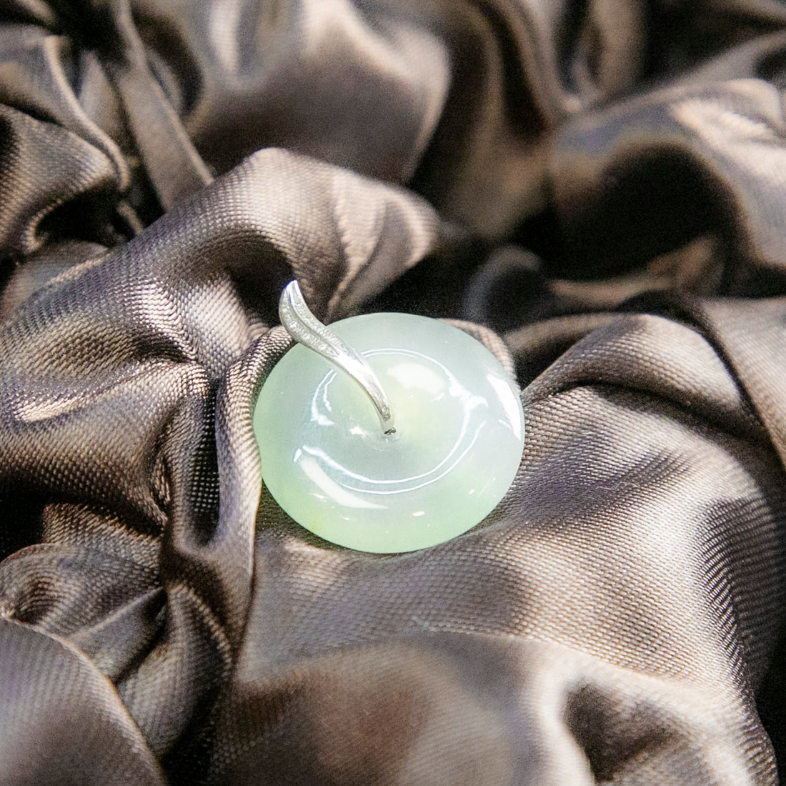 18K白金鑲鑽天然緬甸翡翠冰綠平安扣吊墜