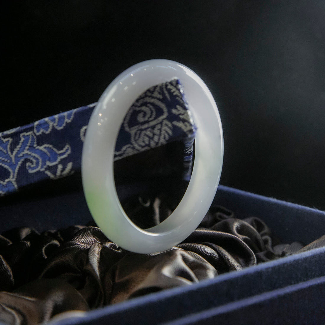 天然緬甸翡翠冰春彩正圈手鐲 (適合手圍 54-56mm)
