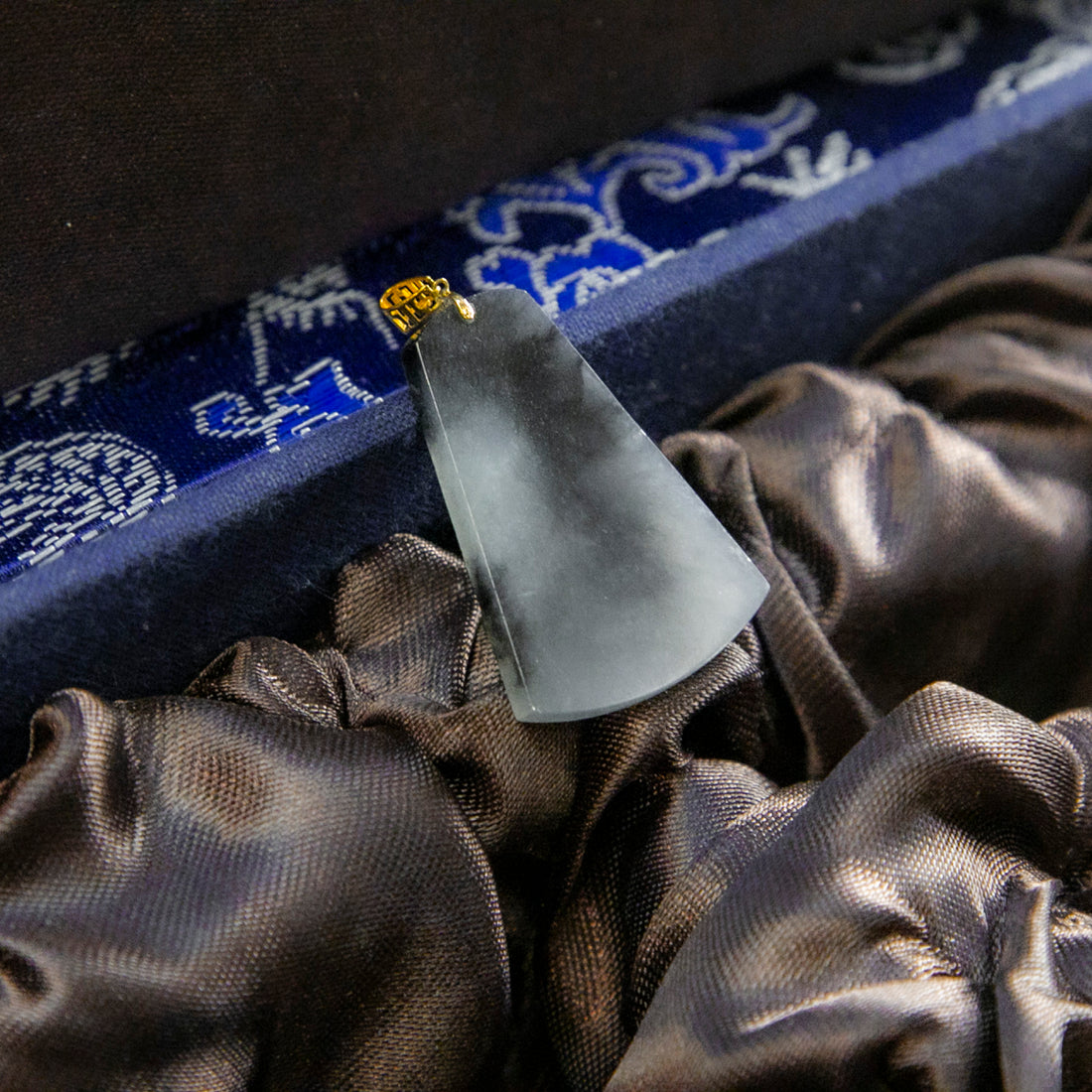 18K金天然緬甸翡翠冰烏雞無事牌吊墜