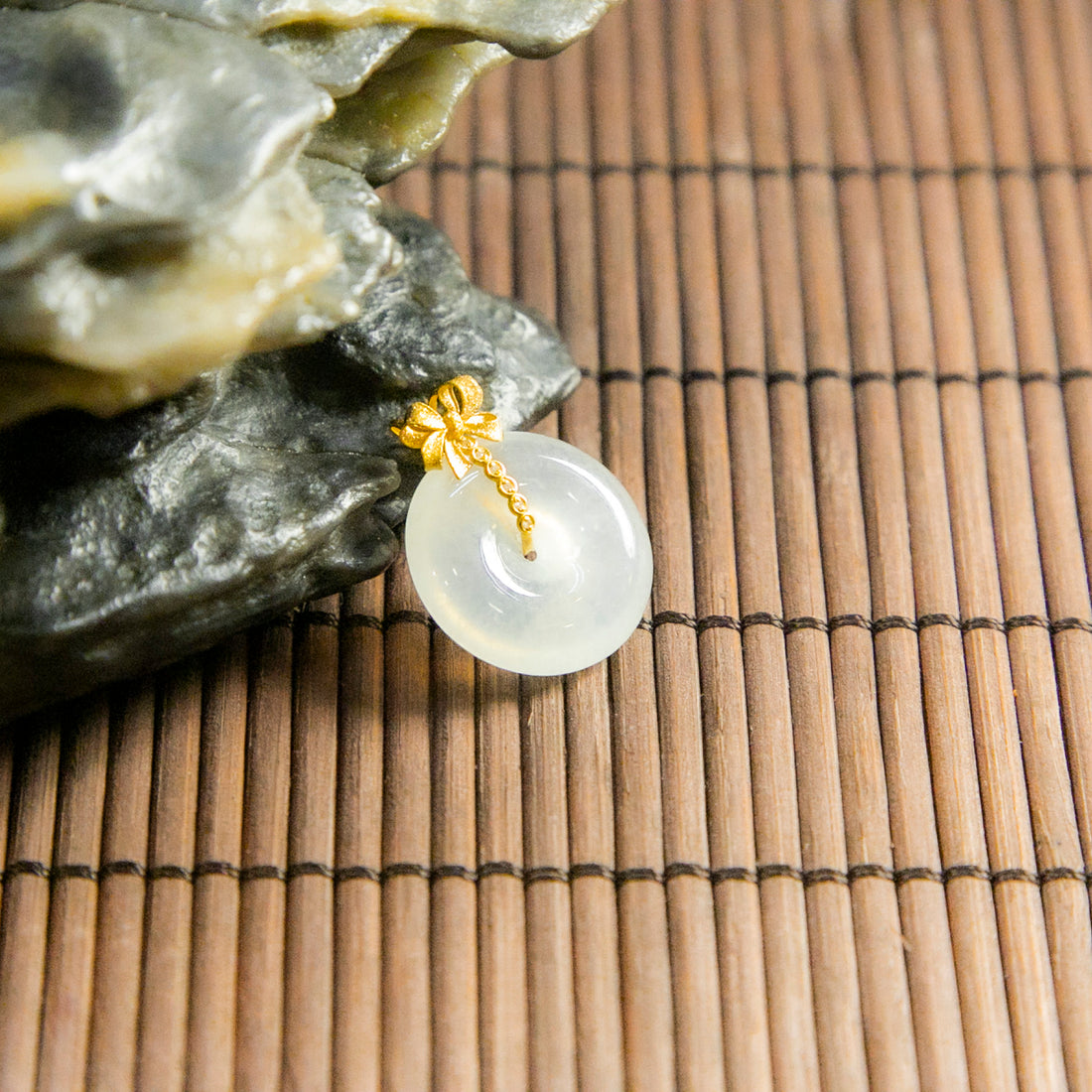 18K金鑲鑽天然緬甸翡翠冰白平安扣吊墜