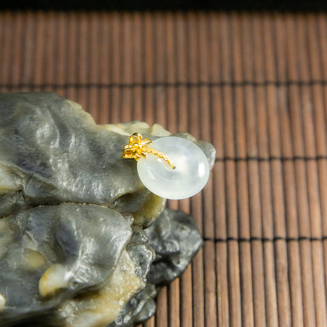 18K金鑲鑽天然緬甸翡翠冰白平安扣吊墜