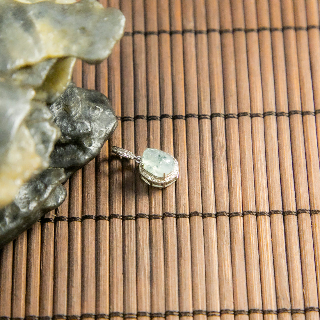 18K白金鑲鑽天然緬甸翡翠冰飄藍花貔貅開關扣小吊墜