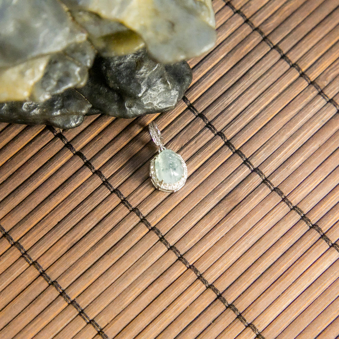 18K白金鑲鑽天然緬甸翡翠冰飄藍花貔貅開關扣小吊墜