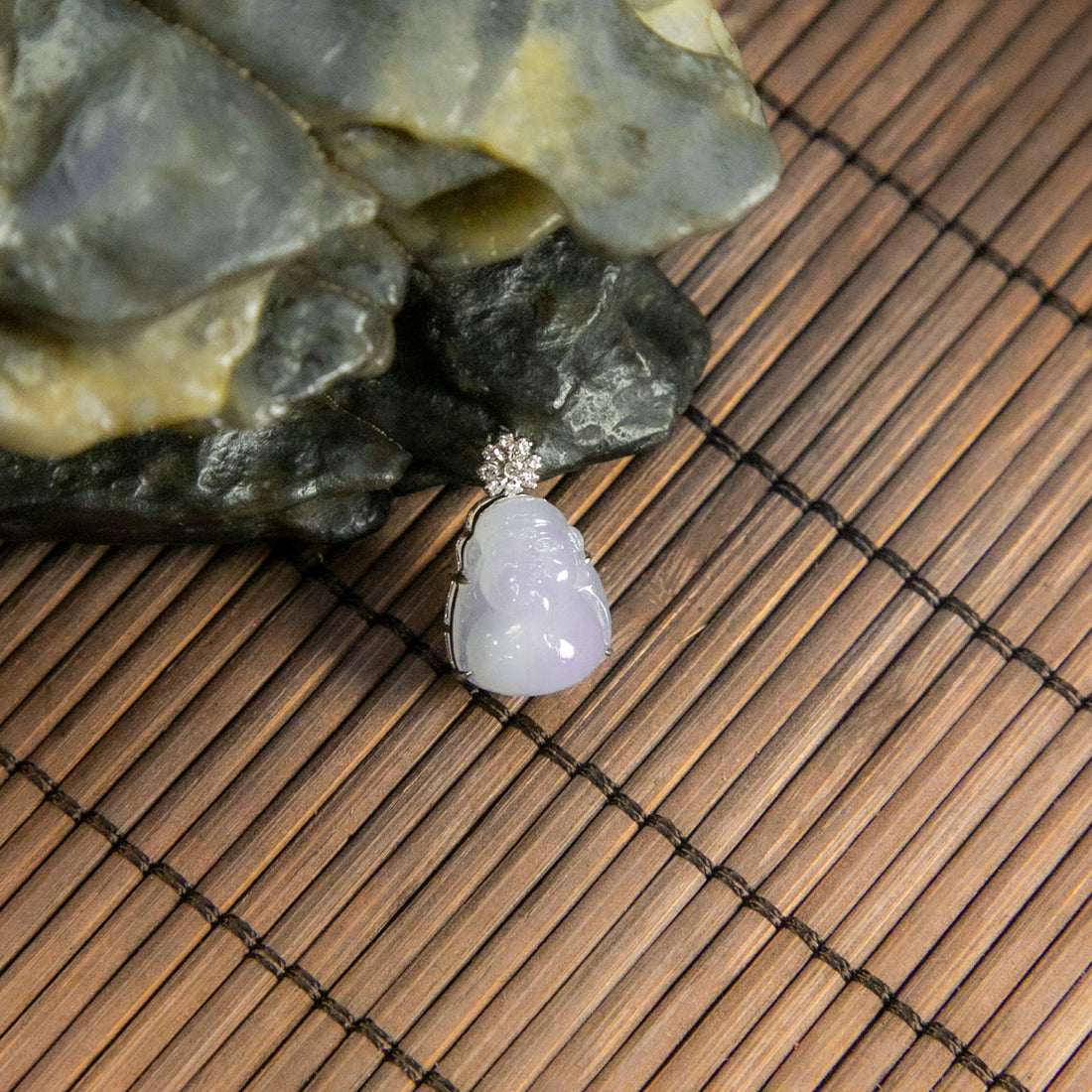 18K白金鑲鑽天然緬甸翡翠冰淡紫財神吊墜