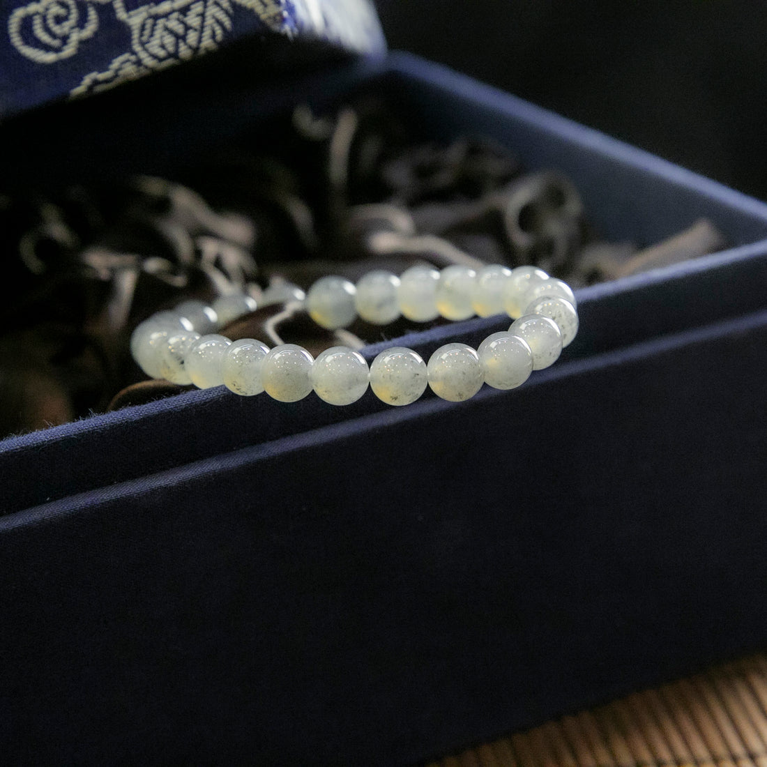 天然緬甸翡翠冰烏雞手珠串 (8.2mm)