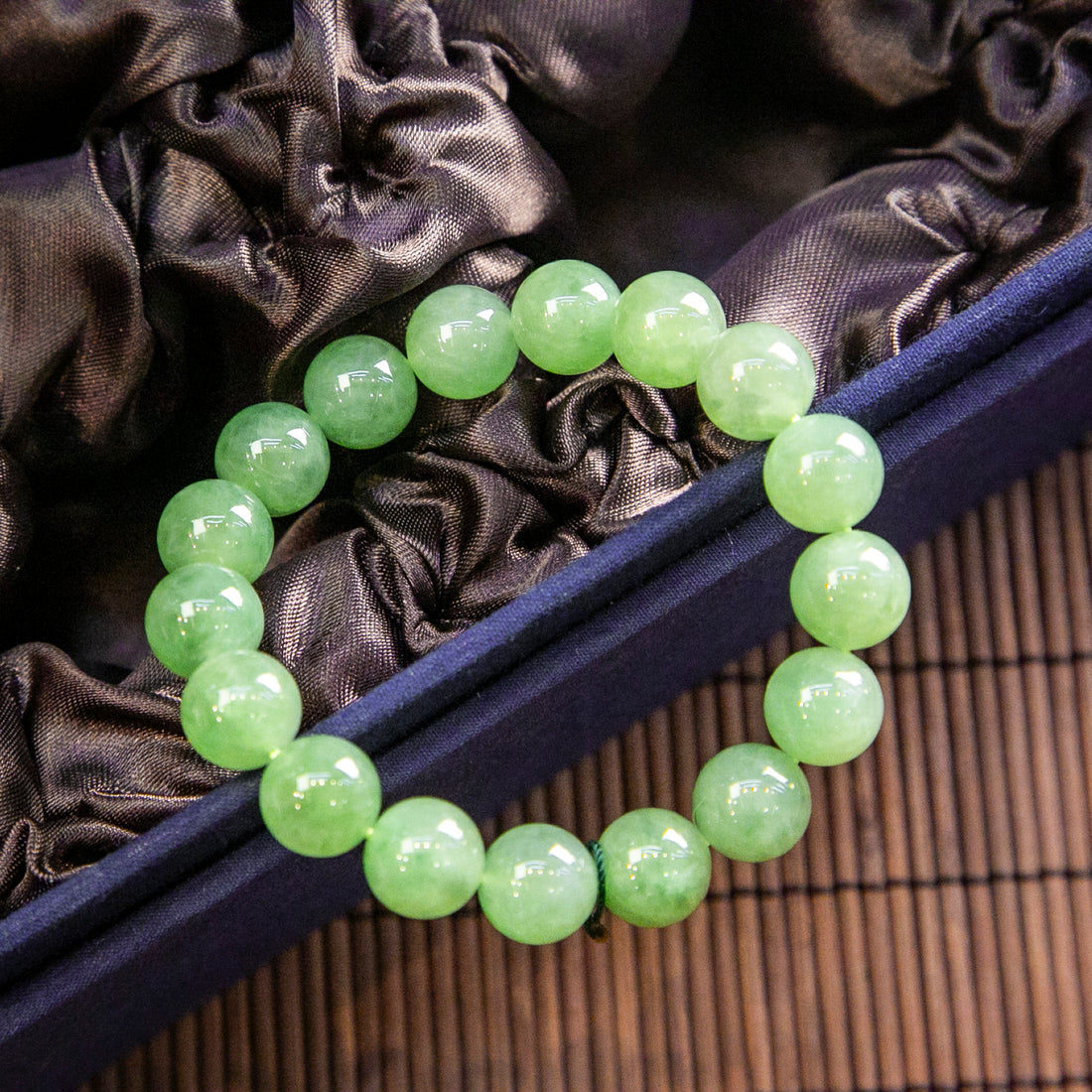 天然緬甸翡翠濃果綠大珠手串 (12.2mm)