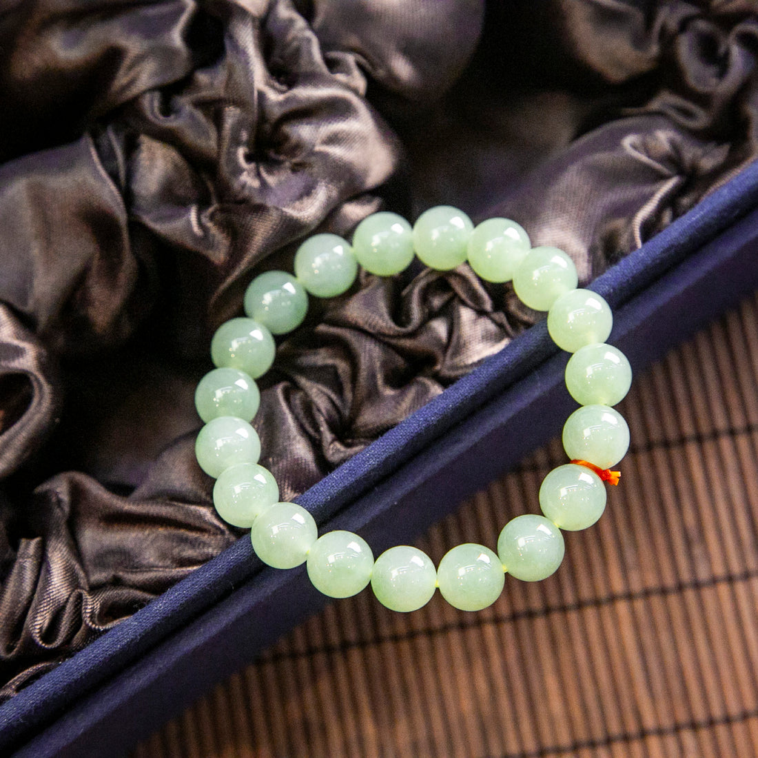 天然緬甸翡翠冰淡綠飄花手珠串 (10.0mm)