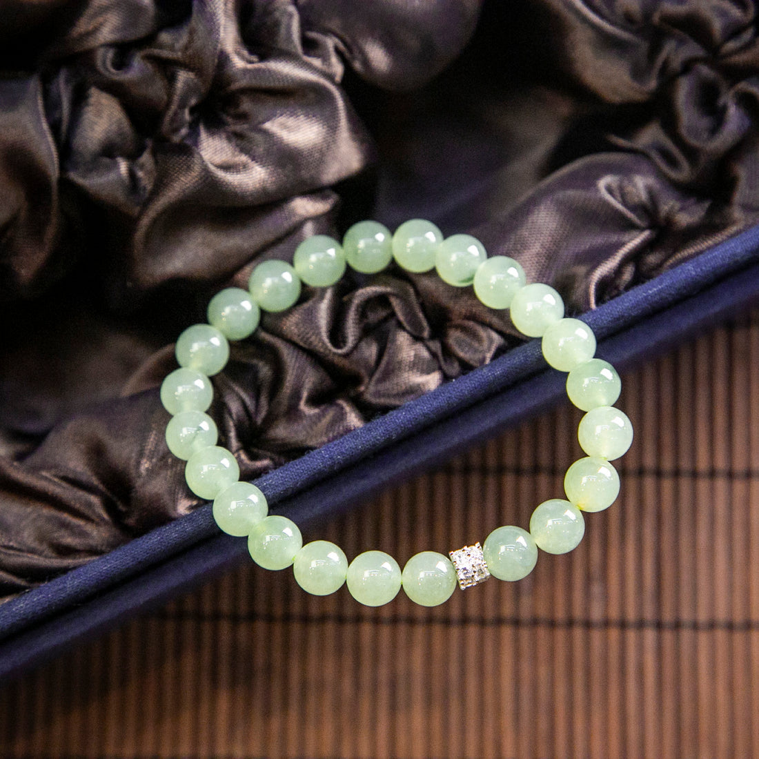 天然緬甸翡翠冰淡綠飄花手珠串 (7.8mm)