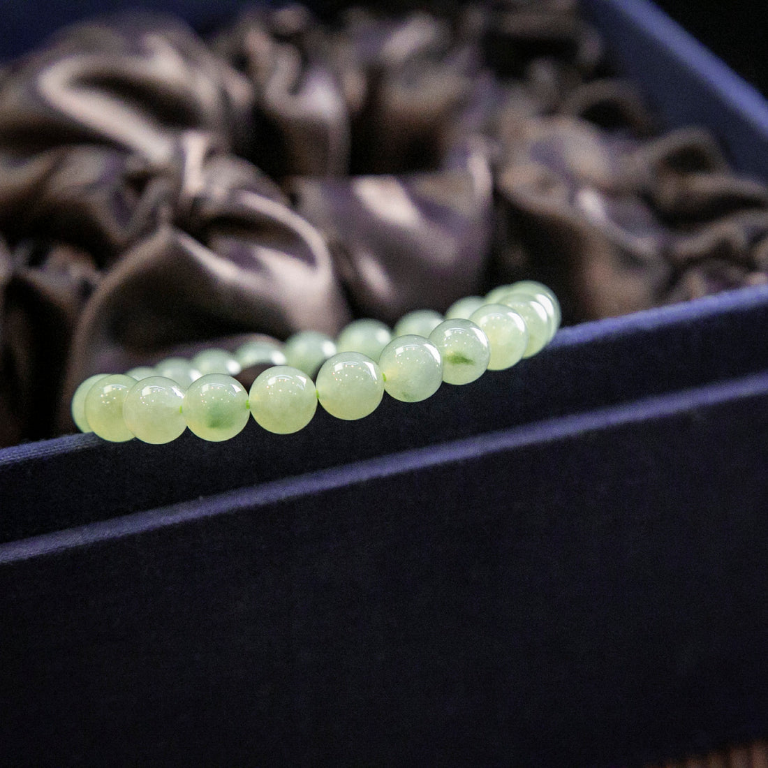 天然緬甸翡翠冰淡綠飄花手珠串 (7.8mm)