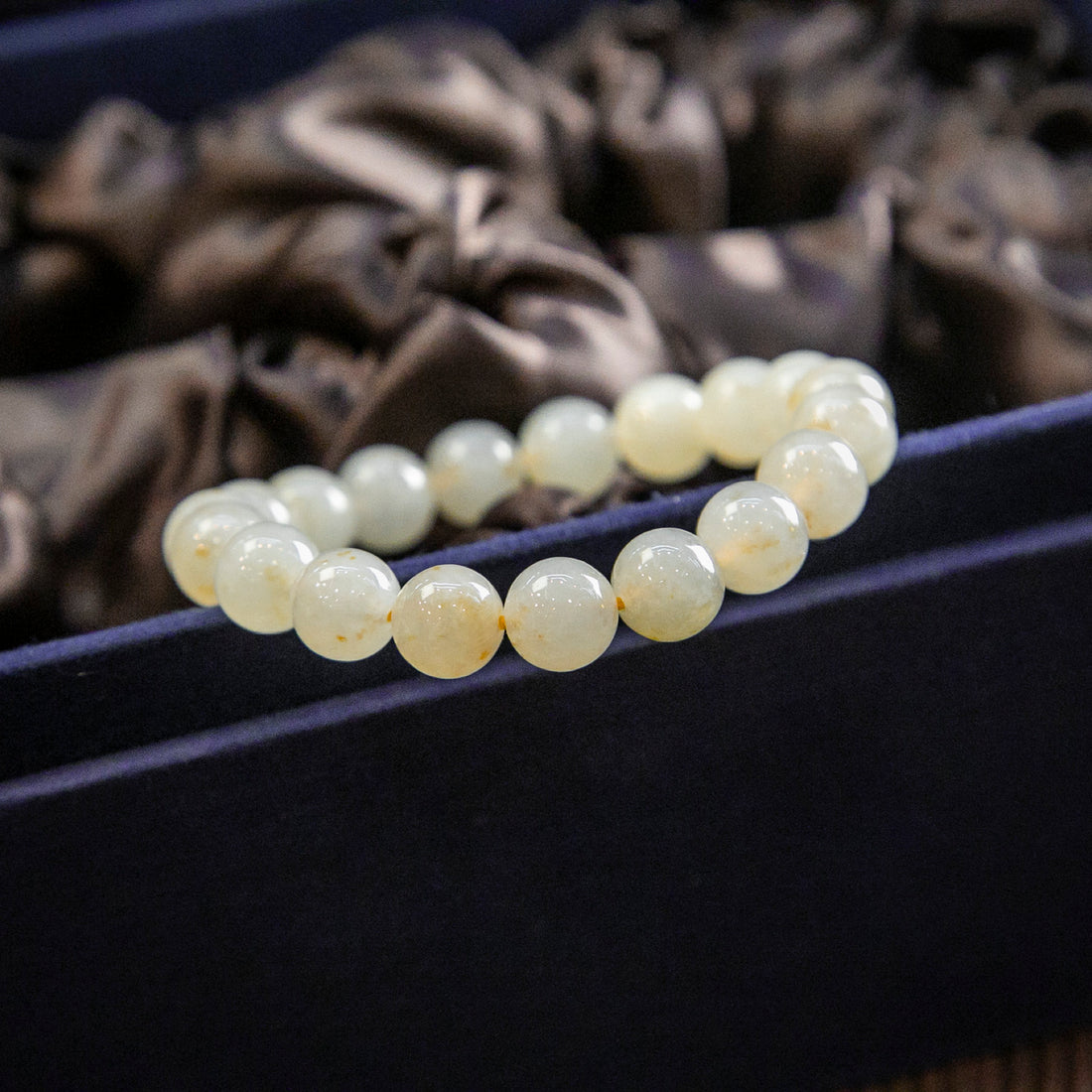 天然緬甸翡翠冰淡黃飄花灑金手珠串 (9.9mm)