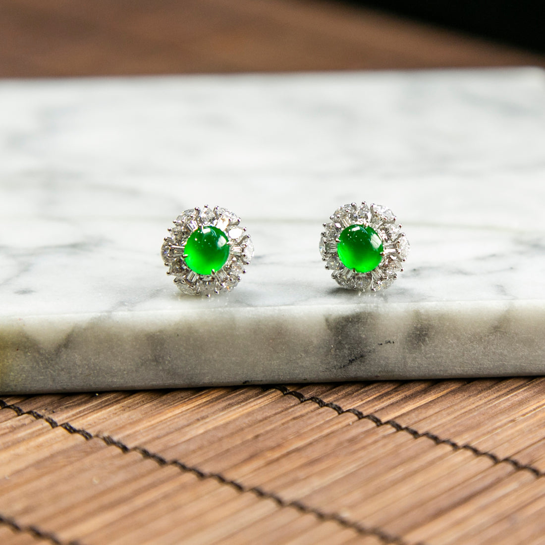 18K白金鑲鑽天然緬甸翡翠玻璃帝王綠蛋面耳針