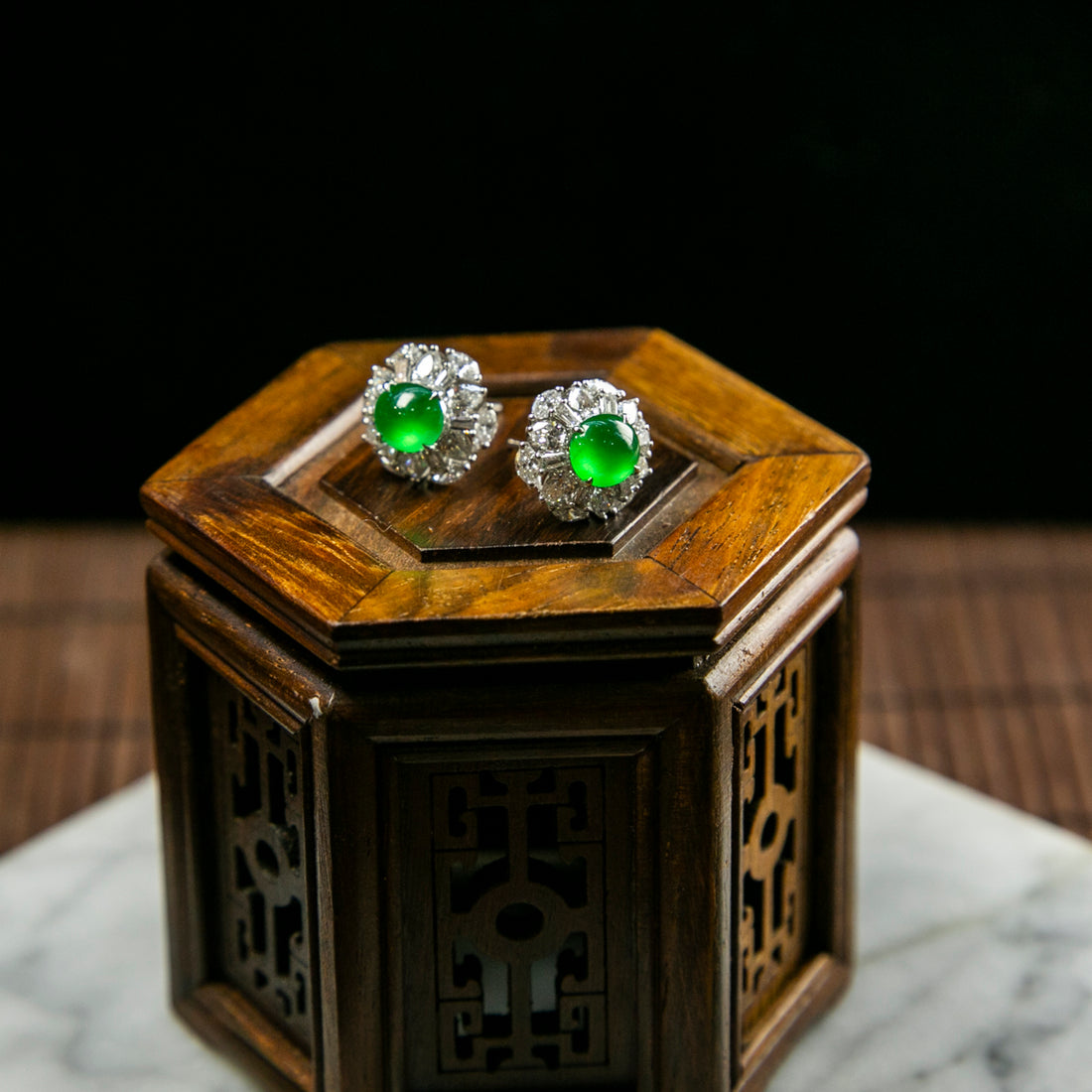 18K白金鑲鑽天然緬甸翡翠玻璃帝王綠蛋面耳針