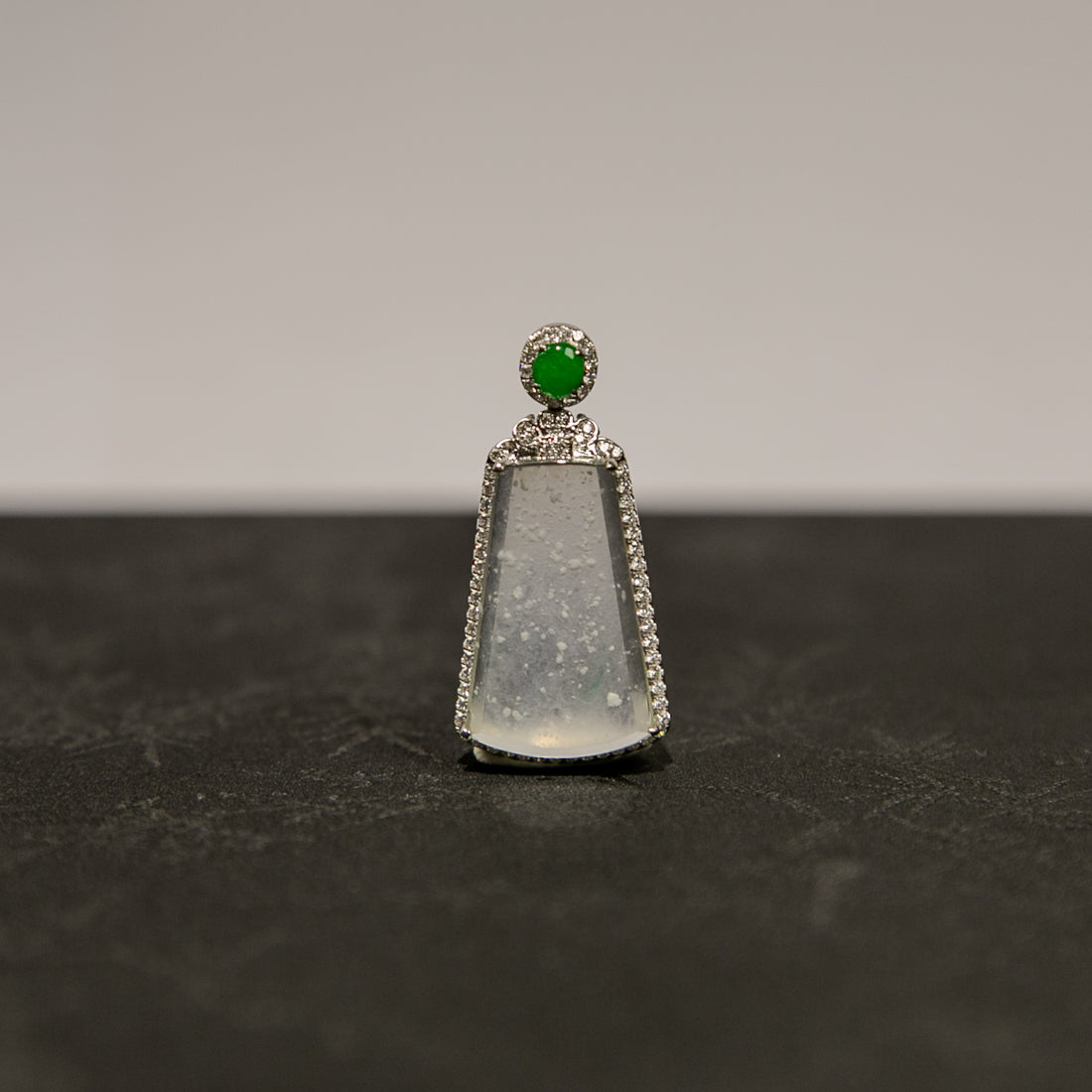 18K White Gold Diamond-Set Ice Vivid-Green & High-Ice White Floating-Flower Blank Tablet Pendant