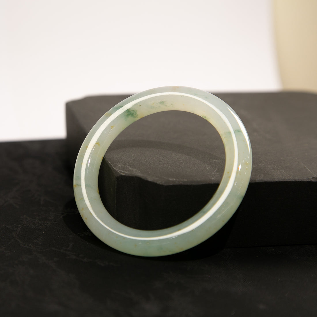 天然緬甸翡翠淡綠飄綠金圓條手鐲 (適合手圍 56-58mm)
