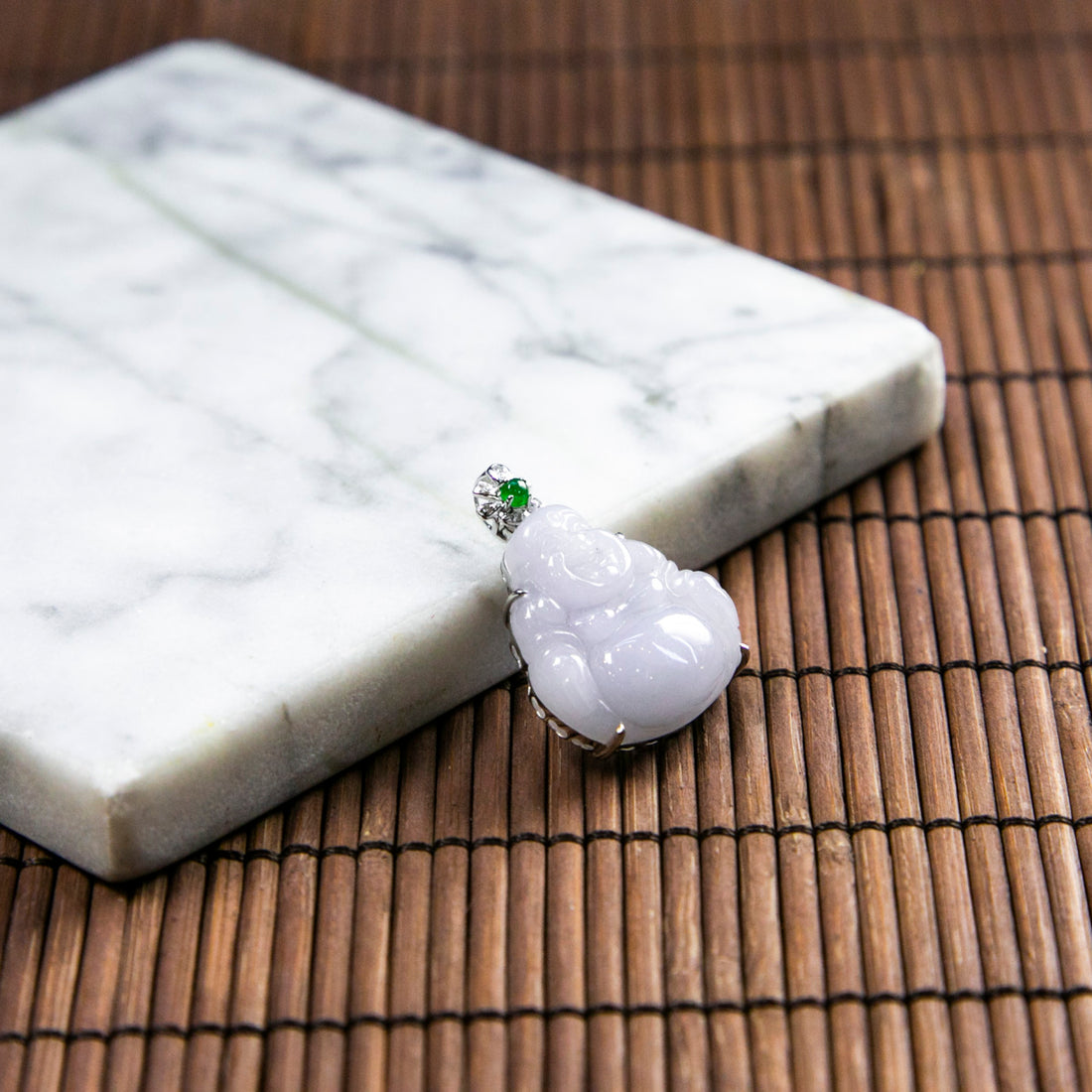 18K白金鑲鑽天然緬甸翡翠淡紫笑佛吊墜