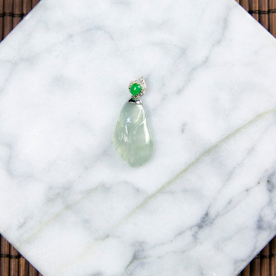 18K白金鑲鑽天然緬甸翡翠冰藍白蘭花吊墜