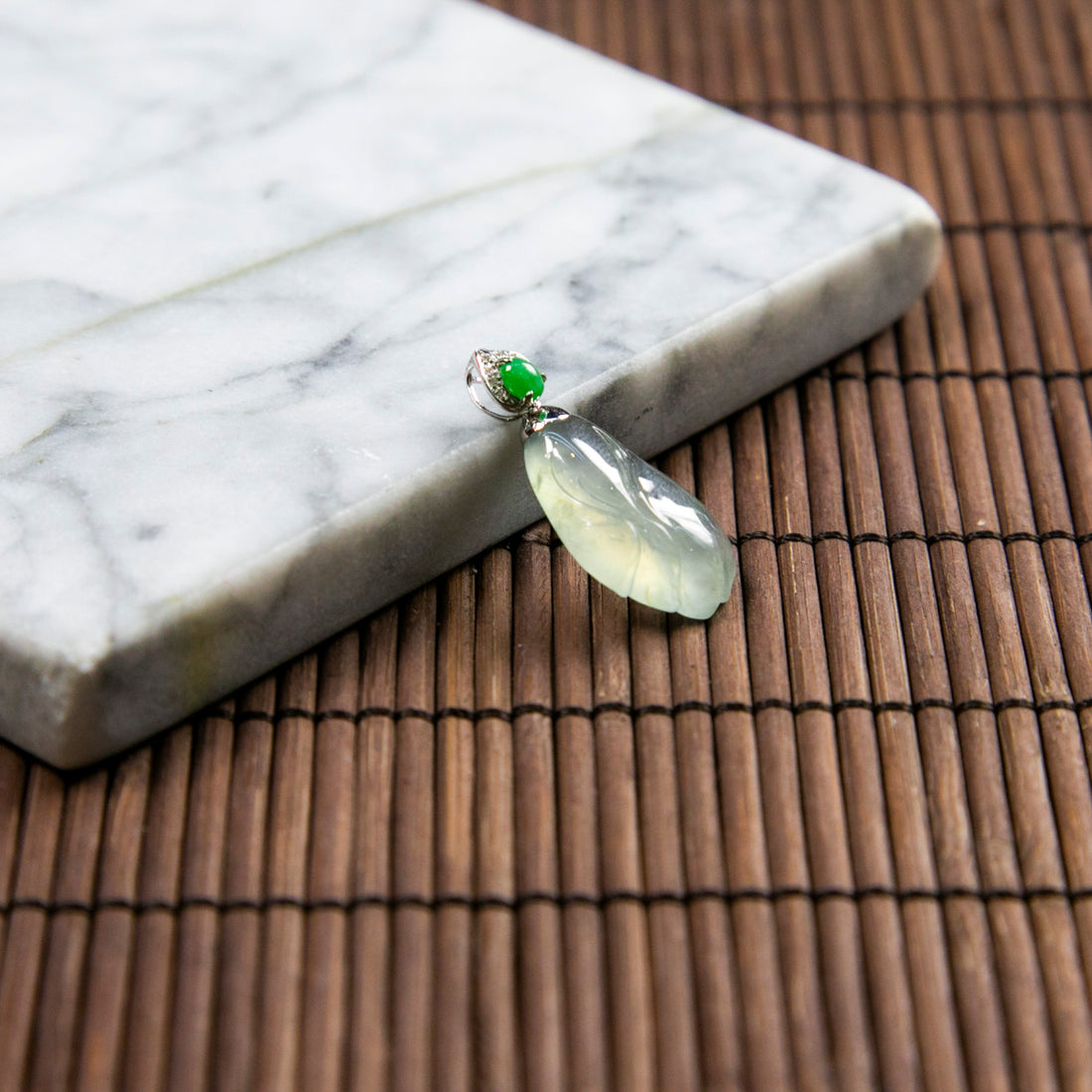 18K白金鑲鑽天然緬甸翡翠冰藍白蘭花吊墜